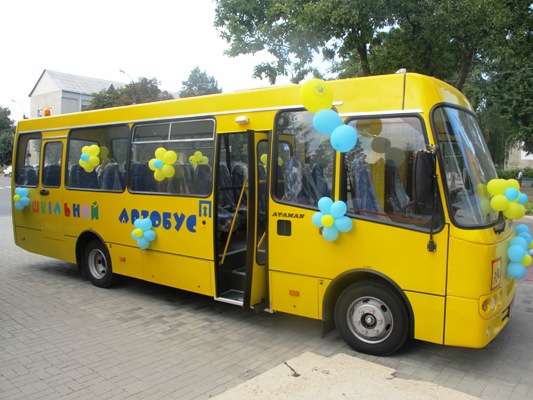 Нові автобуси поповнили шкільний автопарк Дніпропетровщини