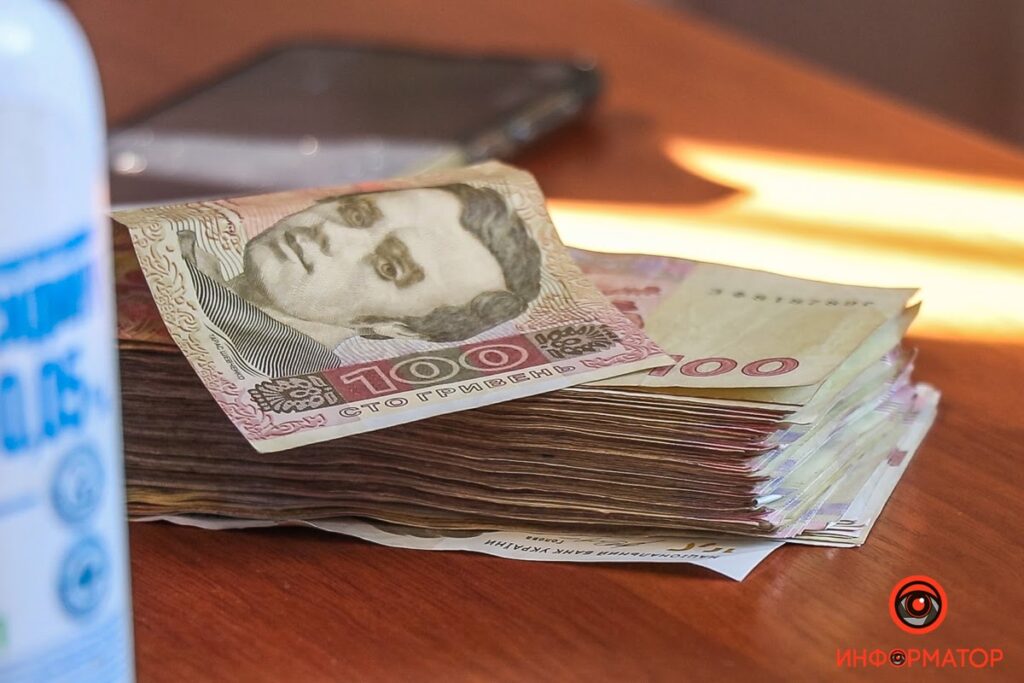 Жителям Єлизаветівки роздали 3 кілограми грошей в рамках експерименту з криптовалютою (фото, відео)
