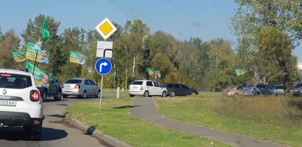 У Дніпрі відбувся автопробіг на підтримку Сергія Риженко