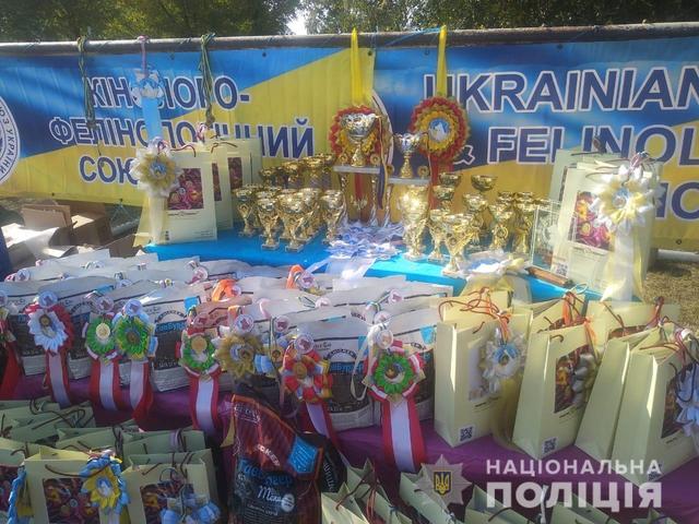 Поліцейські собаки Дніпропетровщини вибороли кубок на собачому фестивалі (фото)