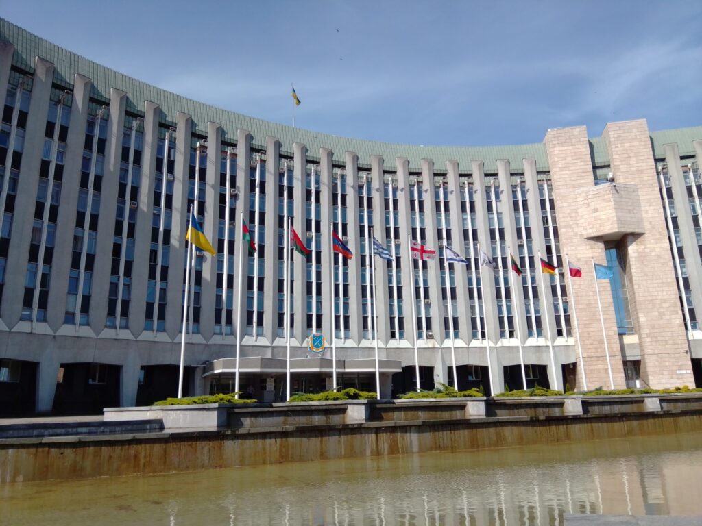Міськрада Дніпра бачить студентів винуватцями розповсюдження COVID-19