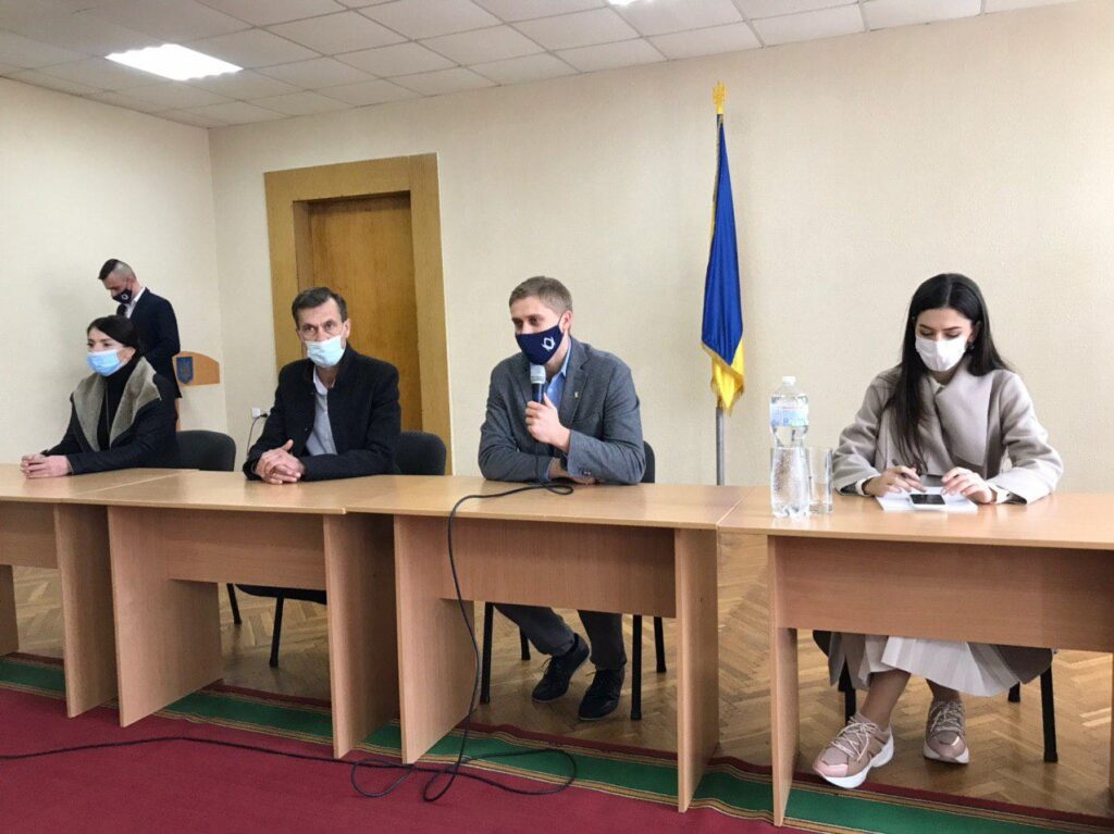 Голова ДніпроОДА Олександр Бондаренко зустрівся з жителями Верхньодніпровського району (фото)