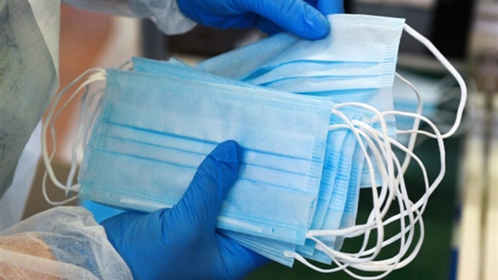 Лікарням Дніпра та області не вистачає більше 100 тисяч масок і рукавичок