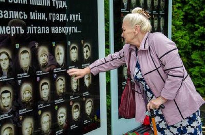 На дніпровській Алеї пам’яті встановили нову стелу з іменами загиблих бійців АТО/ООС (фото)