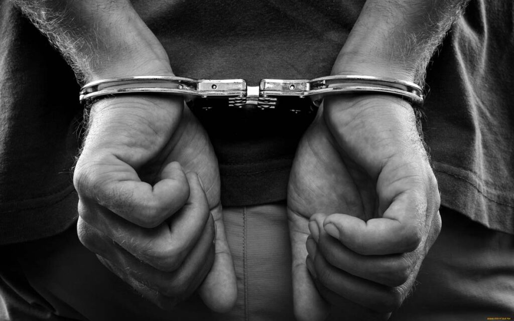 Вивезли до лісу, побили та вимагали гроші: поліція затримала зловмисників