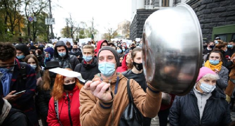 Петиція про скасування карантину вихідного дня набрала необхідну кількість підписів