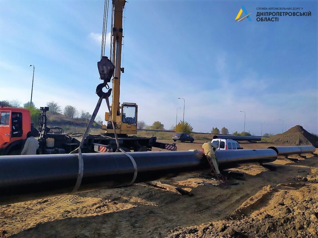 У Дніпрі тривають роботи з перенесення комунікацій при будівництві Південного обходу
