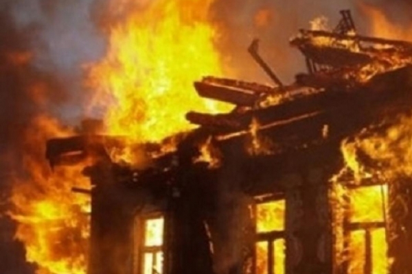 У Верхньодніпровському районі під час ліквідації пожежі вогнеборці врятували жінку