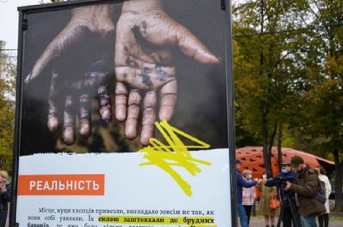 У Дніпрі презентували виставку «Очікування VS Реальність» (фото)