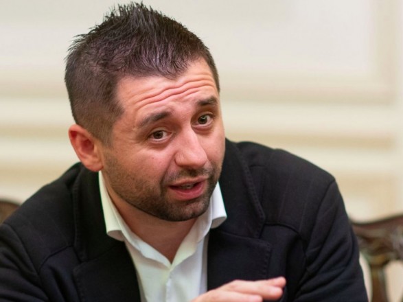 Кабмін розглядає можливість «інтелектуального локдауну» – Арахамія