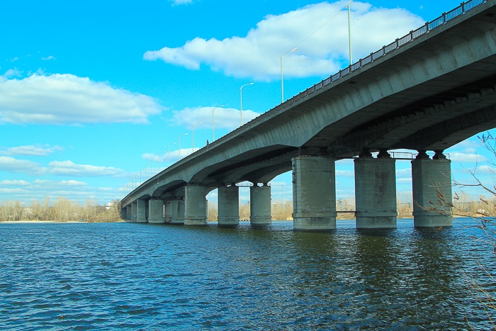 Майже ювілей відзначає один з найдовших мостів Дніпра