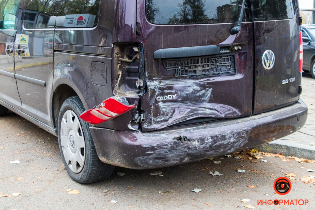 ДТП з трьома автомобілями сталася на Набережній Перемоги у Дніпрі (фото)
