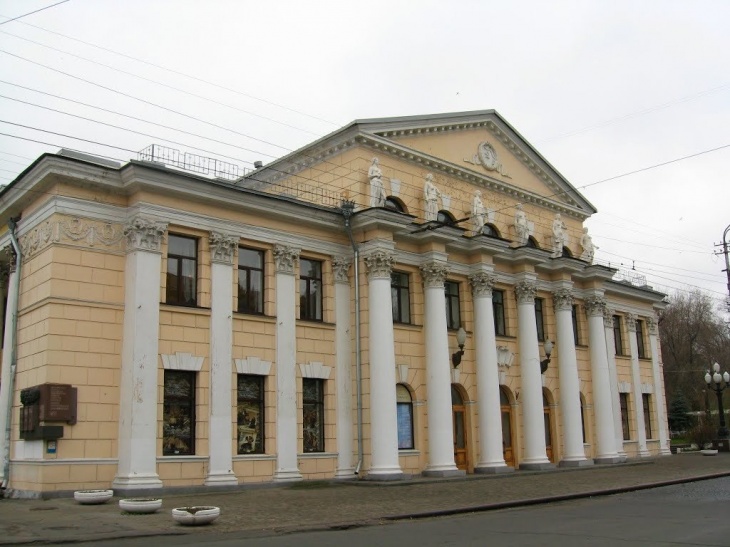Дніпровський академічний театр безкоштовно покаже виставу ветеранам АТО/ООС