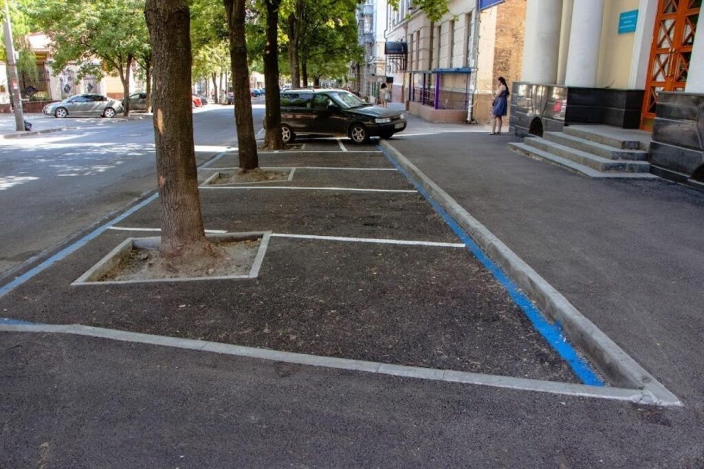 Пішохідний Дніпро відвойовує простір у машин