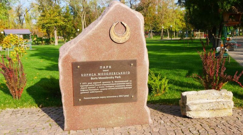 Символ хліборобства: у парку на Дніпропетровщині з’явився історичний експонат
