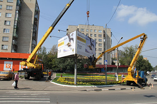 Свобода від візуального шуму: в Дніпрі упорядкують рекламні конструкції