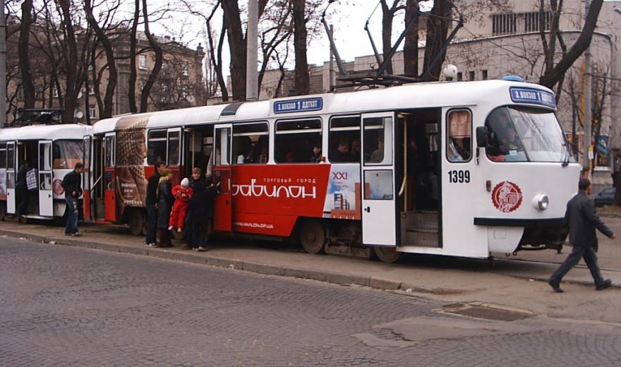 Змінили рух: завтра трамваї в центрі Дніпра працюватимуть за іншим маршрутом