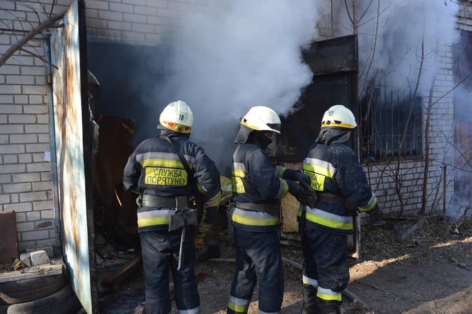 На Дніпропетровщині горіла господарча споруда