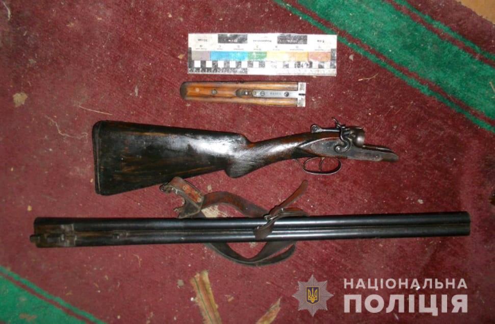 Під Новомосковськом чоловік стріляв у сусіда з мисливської рушниці