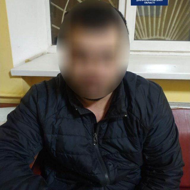 У Дніпрі дівчина втекла від обранця, який її побив і почав топити