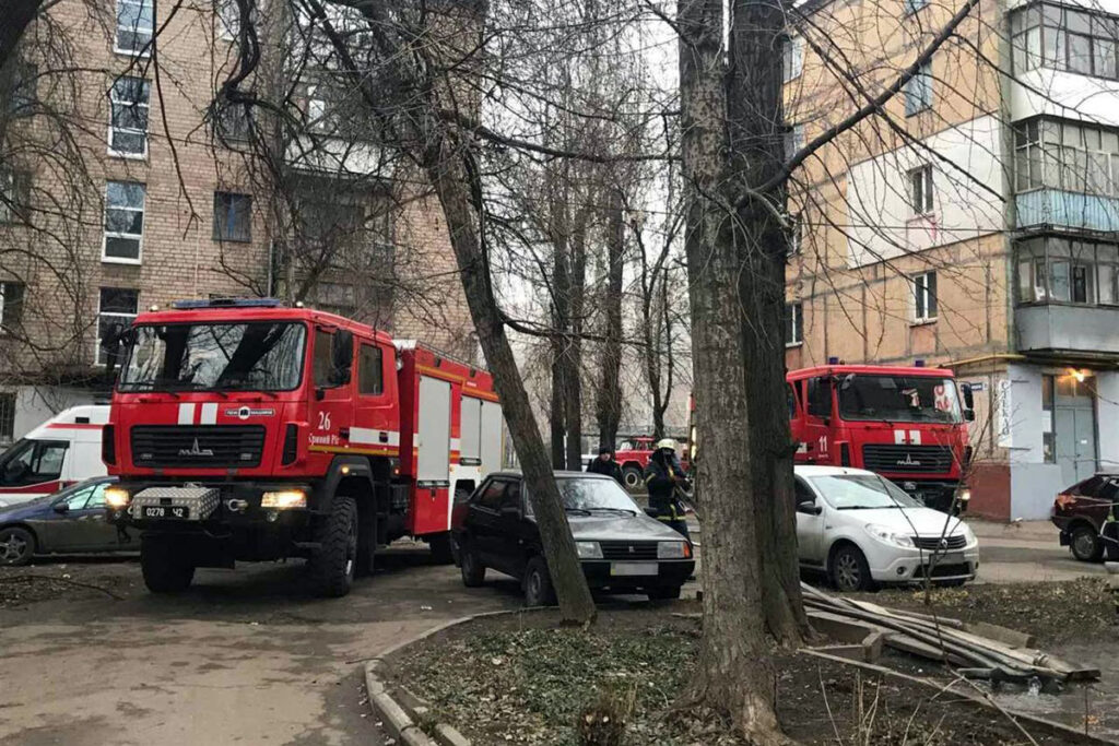 У Кривому Розі на пожежі було врятовано двох чоловіків