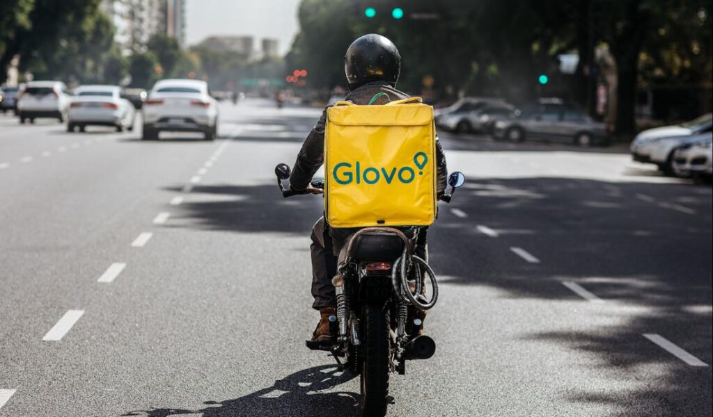 Як Glovo доставляє державі збиток та порушує закон