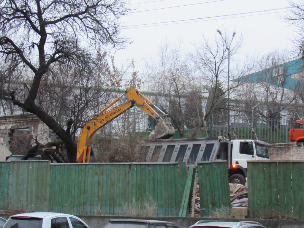 У центрі Дніпра знесли старий тир
