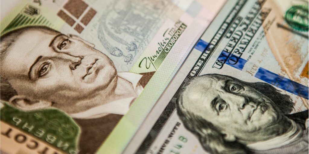 Скільки буде коштувати долар на Новий рік згідно прогнозу