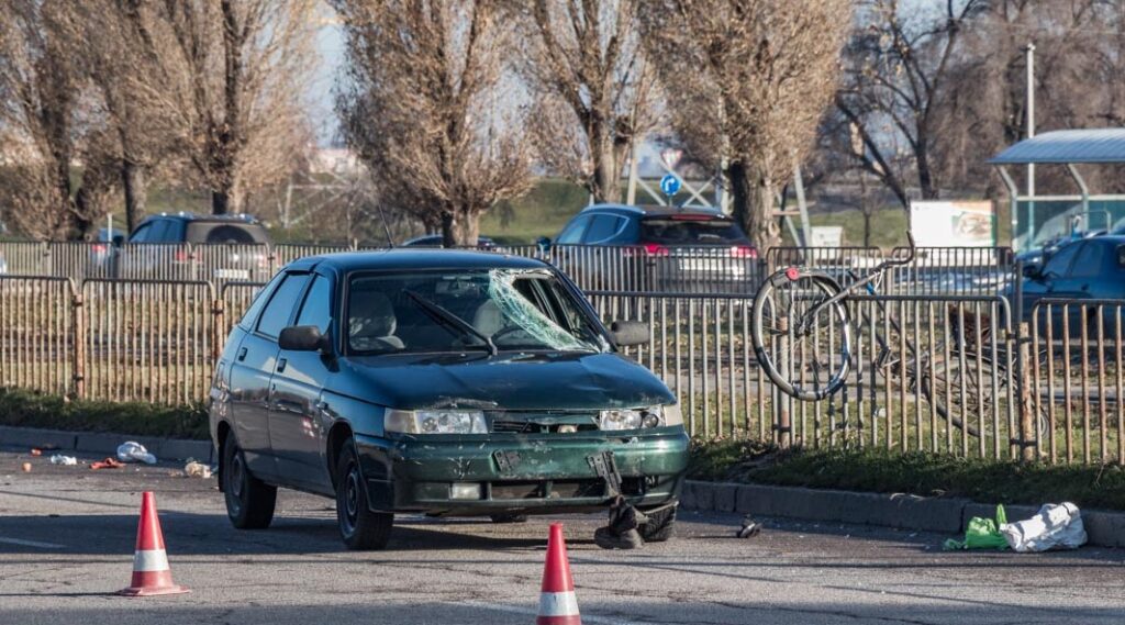 На Донецькому шосе ВАЗ збив на смерть велосипедиста