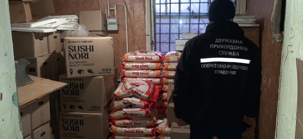 Прикордонники перекрили канал незаконного постачання морепродуктів до Дніпра та області