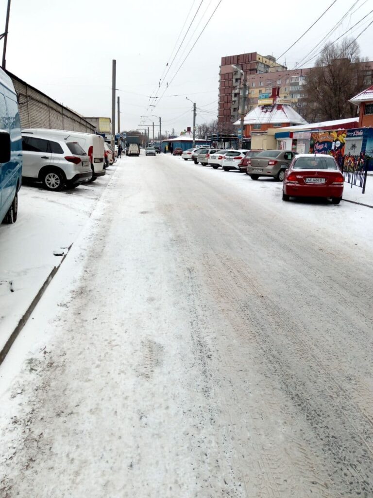Як у Дніпрі боряться зі сніговою стихією