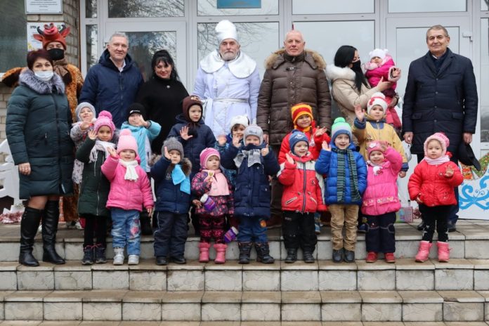 Святий Миколай прийшов до павлоградських дітлахів (фото)