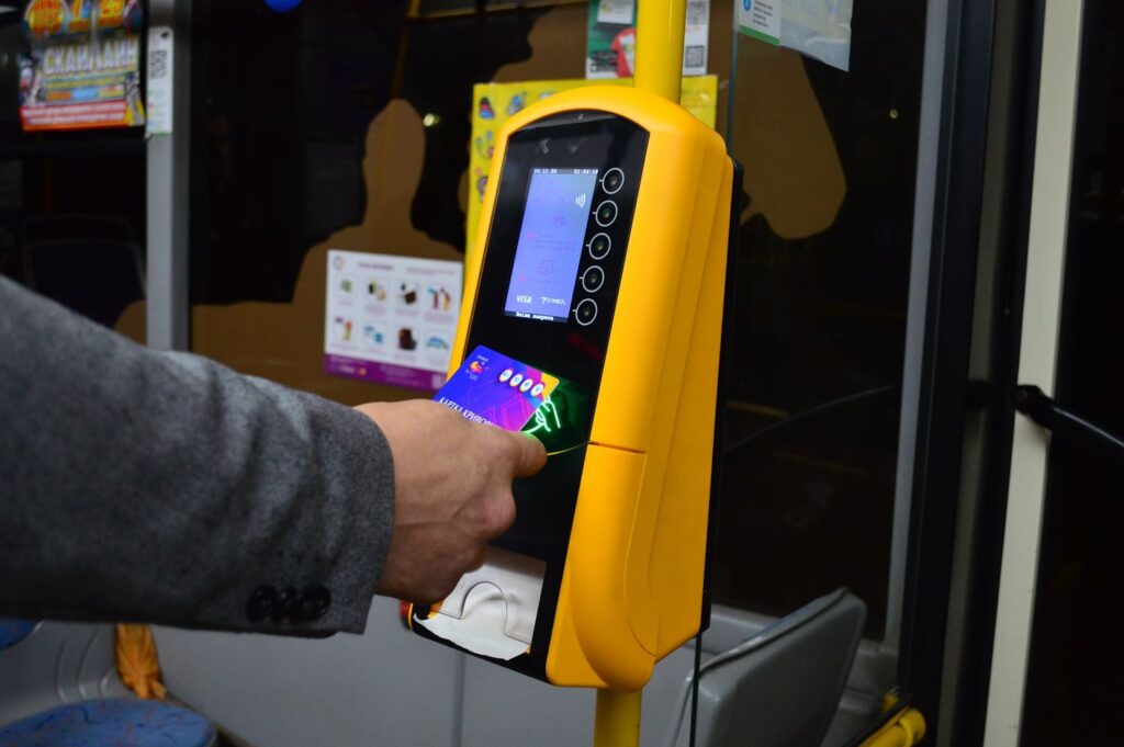 Розширили можливості оплати проїзду «Карткою криворіжця» та «Транспортною карткою»