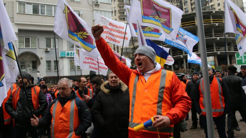Залізничники Кривого Рогу готуються до італійського страйку (ФОТО/ВІДЕО)