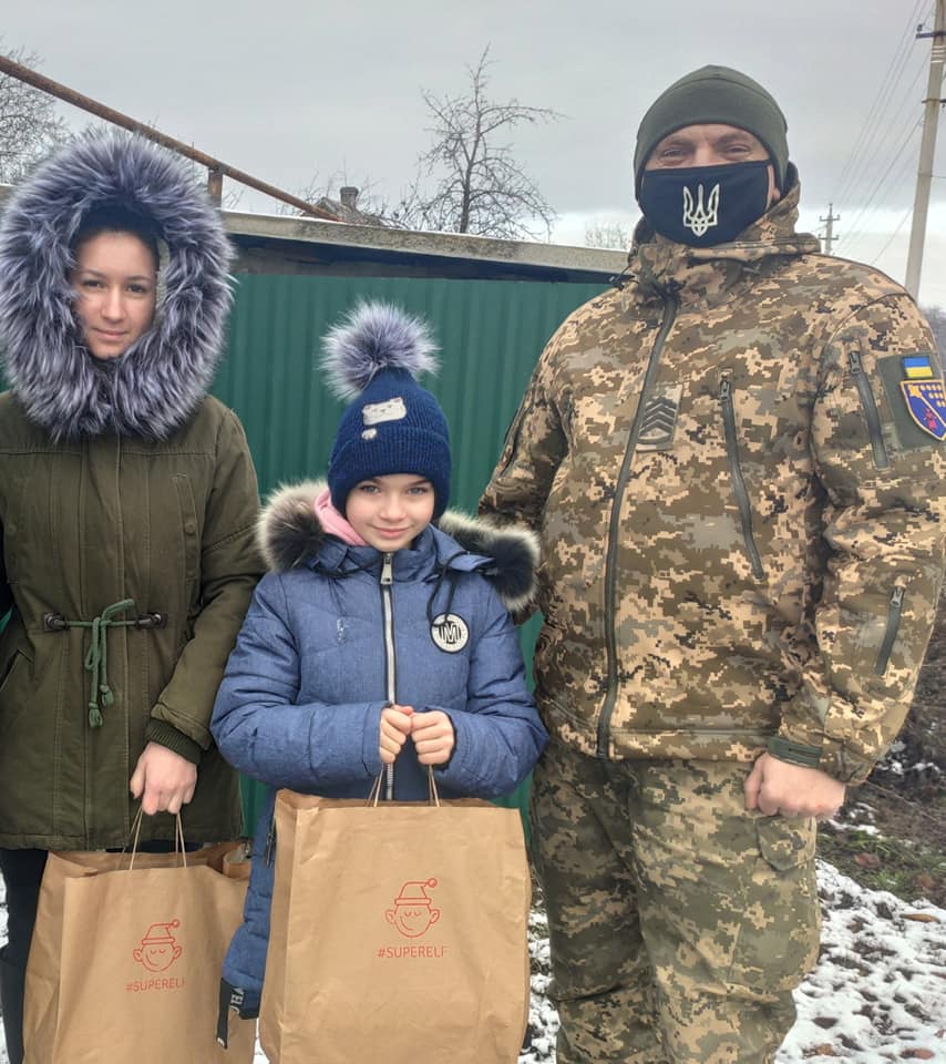 Святкові дива: на Дніпропетровщині діти загиблих захисників України отримали подарунки