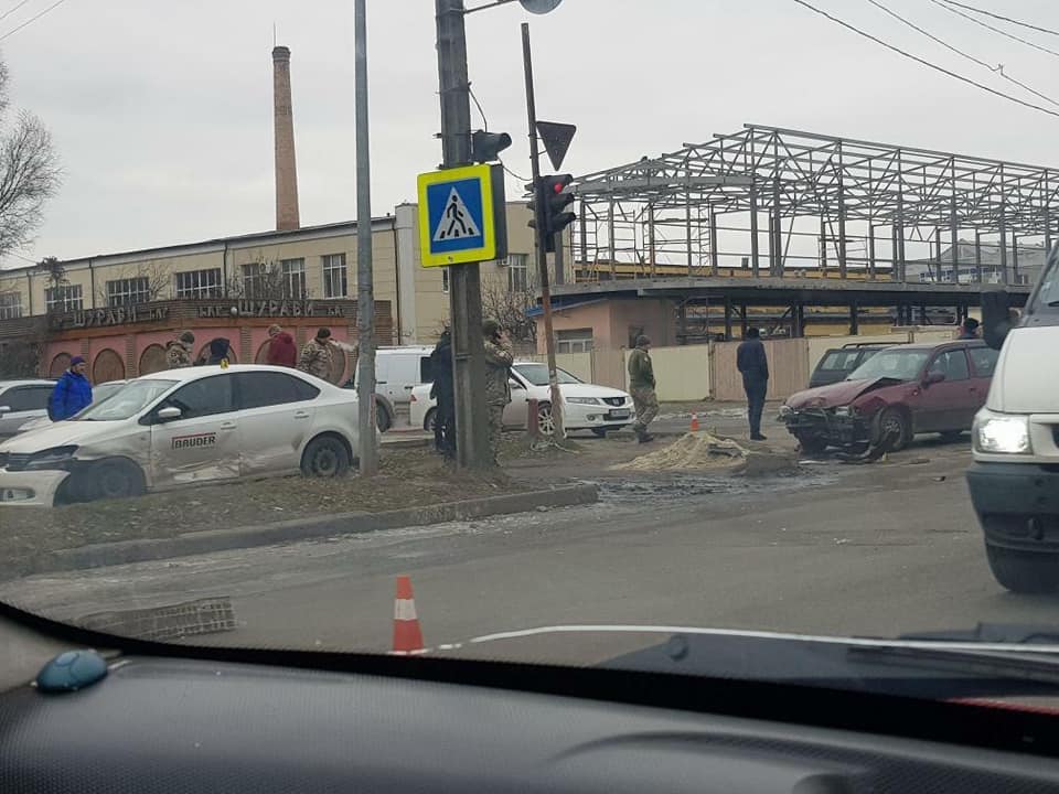Машина, що потрапила в ДТП знесла маму з дитиною: 2-річна дівчинка не вижила