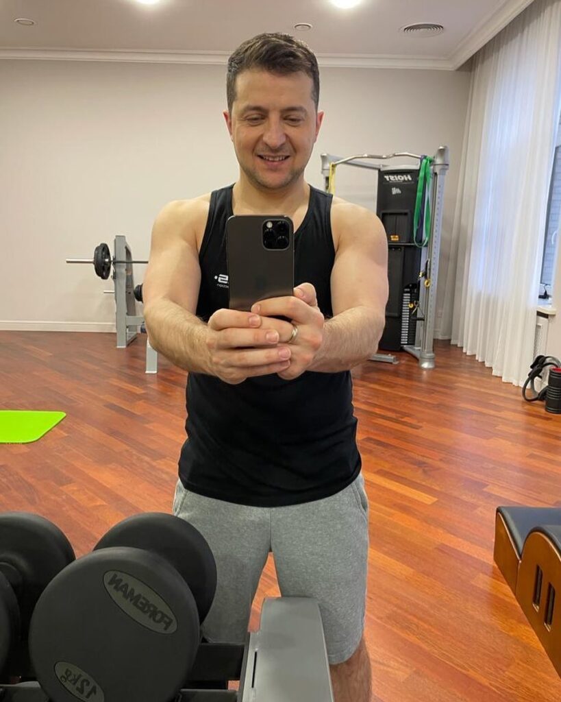 Ранок в день народження президент Зеленський зустрів у спортзалі