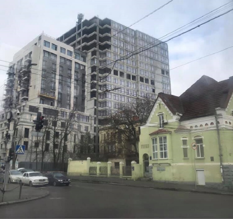 В центрі Дніпра будують черговий будинок, який не відповідає архітектурі міста