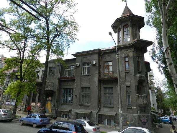 У Дніпрі відремонтують сходинки садиби 19 століття