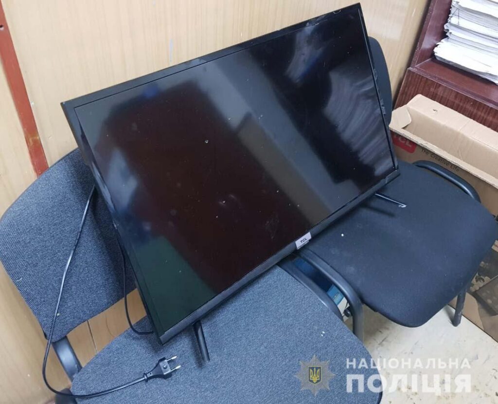 У Павлограді грабіжник на очах у дитини вкрав телевізор