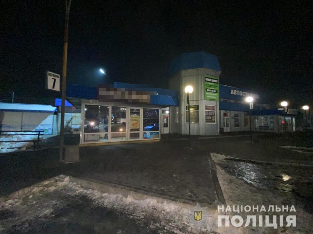 У Павлограді чоловік побив продавця магазину та вкрав гроші