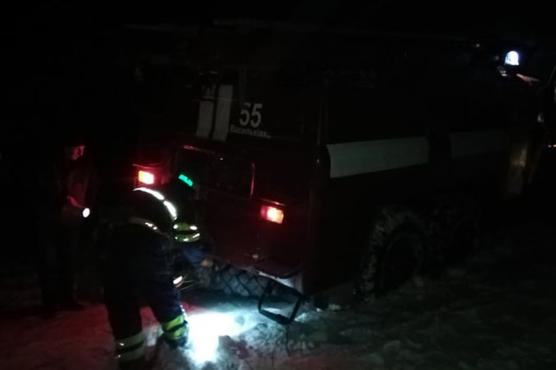 На дорозі Дніпро-Мелітополь рятувальники визволили “швидку” зі снігового замету