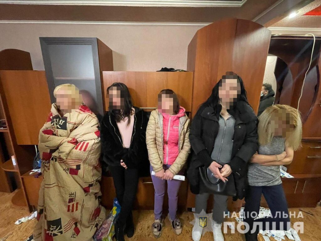 У Кривому Розі правоохоронці припинили роботу борделя
