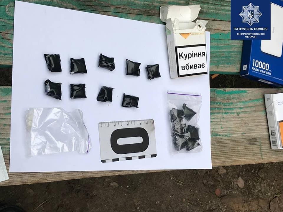 Патрульні виявили у 21-річного громадянина 16 “закладок”