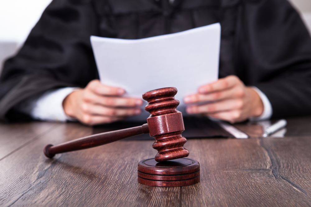 Суд оштрафував на 25 тисяч начальника юрвідділу, який хотів «відкат» за допомогу на будівельному тендері