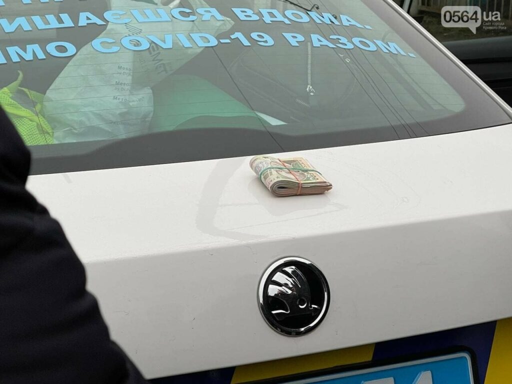 Зловживав службовим становищем: у Кривому Розі затримали старшого інспектора поліції