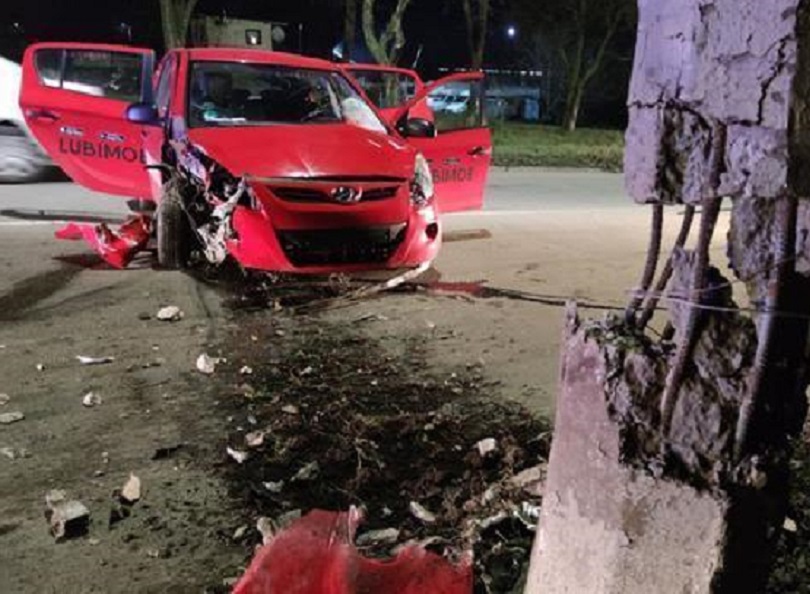 У Кривому Розі водій на Hyundai збив жінку і врізався в стовп (фото)