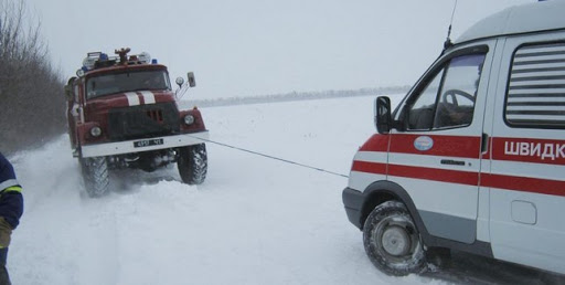 На Дніпропетровщині породілля опинилась у сніговій пастці
