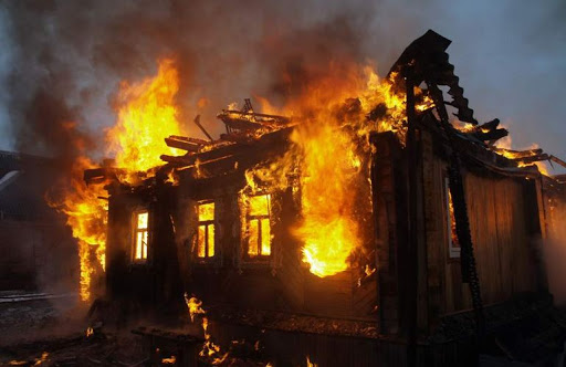 На Дніпропетровщині в своєму будинку вночі згоріла жінка