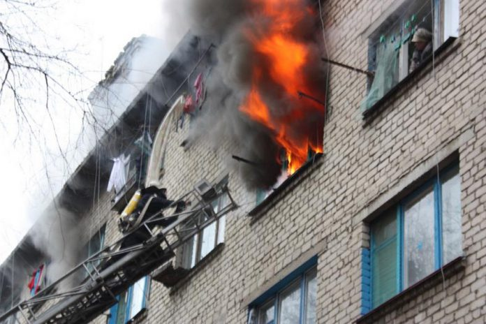 У Павлограді горів гуртожиток: 3 людини постраждало